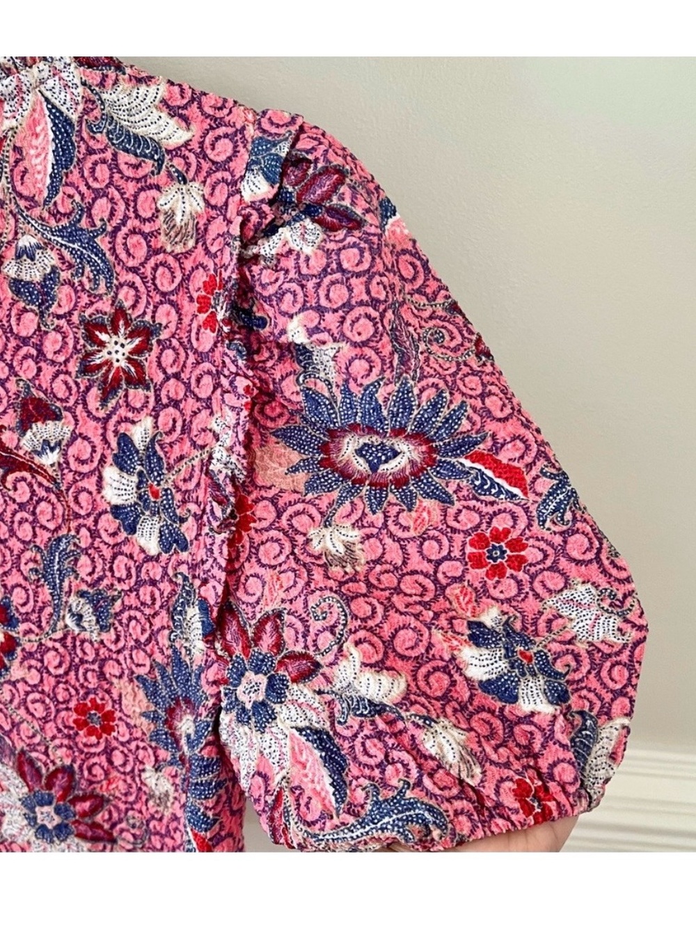 Ann Taylor LOFT Strawberry Pink Ruffled Puff Sleeve Floral Blouse. - Picture 8 of 11